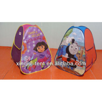 Niños jugando carpa